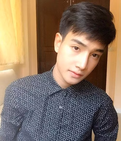 Với vẻ đẹp gần như hoàn hảo của mình, anh chàng bán cà-ri này đã chinh phục được nhiều trái tim của phái yếu ngay từ cái nhìn đầu tiên.