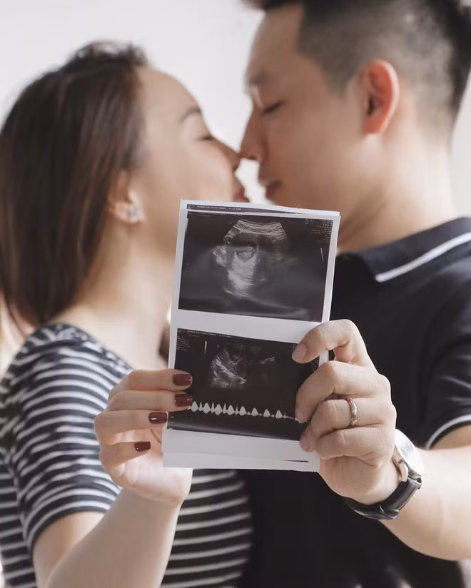 Bên cạnh lời chúc mừng, nhiều người cũng thấy vui lây khi thấy Trinh Phạm khoe ảnh rạng rỡ trong những tháng đầu thai kỳ. Hiện tại Trinh Phạm và chồng đang có chuyến du lịch ở Nhật Bản.