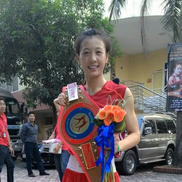 Tuyển boxing thường xuyên tập trung ở TP HCM, nên Nguyễn Thị Yến thường xuyên phải đi xa nỗi nhớ xa nhà thường trực trong lòng cô gái xa quê. Tuy nhiên, chuyển nỗi nhớ thành động lực, cô nàng này đã xuất sắc giành HCV SEA Games 28 ở hạng cân 51 kg.