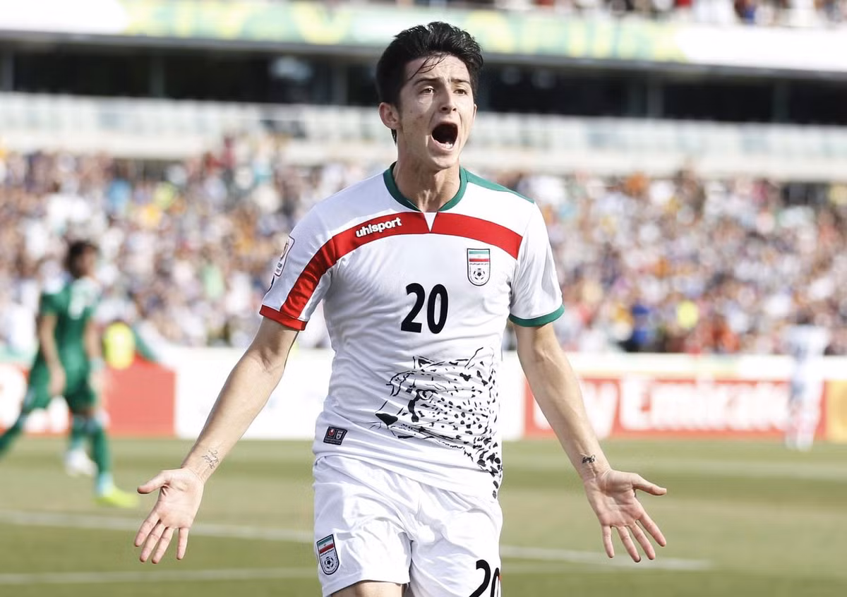 Sardar Azmoun (Iran) là cái tên tiếp theo được nhắc đến. Sau trận hòa thất vọng của Iran trước Turkmenistan tháng 6 vừa qua, chính Sardar Azmoun là người ghi bàn cho Iran.