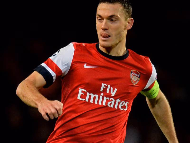 Mặc dù đã được đem bán sang Barca. Nhưng Thomas Vermaelen vẫn được xếp vào danh sách này bởi trung vệ người Bỉ này đã có thời gian dài chinh chiến trong màu áo của Arsenal.