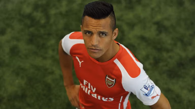 Alexis Sanchez đồng ý đến Bayern Munich: Theo thông tin chuyển nhượng cầu thủ từ nhà báo Matteo Pedrosi của chuyên trang chuyển nhượng Calciomercato cho biết Alexis Sanchez đã đồng ý gia nhập Bayern Munich. Vấn đề còn lại bây giờ là Bayern cần đạt thỏa thuận với Arsenal. Theo dự kiến, tiền đạo người Chile sẽ có giá không dưới 40 triệu bảng. Ảnh: Daily Mail