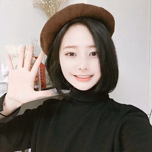 Nhiều người còn nhận xét rằng, nhìn thấy những hình ảnh của cô nàng hot girl xứ Hàn có nickname Hwa Min giúp họ thêm phần tự tin khi quyết định để tóc ngắn. Ảnh sử dụng trong bài: Facebook nhân vật.