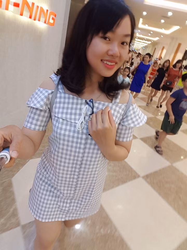 Sự hồn nhiên đúng với tuổi 20 là điều mà thầy cô, HLV và bạn bè của Châu Kiều Oanh cảm nhận được từ cô gái này.