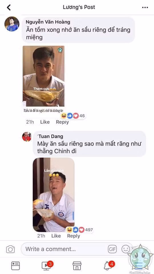Thủ môn Văn Hoàng thì bày cho Xuân Trường ăn "lát xê" tráng miệng bằng sầu riêng.