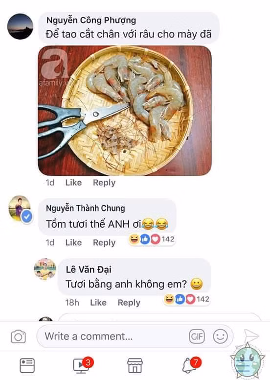 Trong "bộ phim" "thèm tôm quá" Xuân Trường đóng vai nam chính với việc đưa ra gợi ý, còn các đồng đội khác của anh tại đội tuyển U23 Việt Nam như Công Phượng, Hồng Duy, Quang Hải và không thể thiếu "thánh lầy" Đức Chinh đã đáp lại một cách nồng nhiệt khiến dân mạng chỉ còn việc ôm bụng mà cười nghiêng ngả.