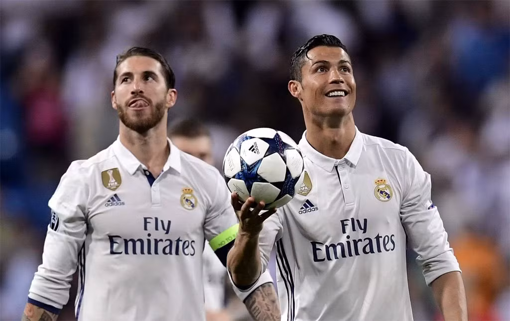 Theo Manchester Evening News, lý do M.U quay lưng với Ronaldo bởi không muốn lặp lại những gì từng xảy ra với thương vụ Sergio Ramos. Ảnh: Manchester Evening News
