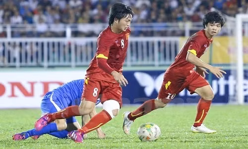 So ao o U23 VN: HLV Miura ngam trao cong lenh