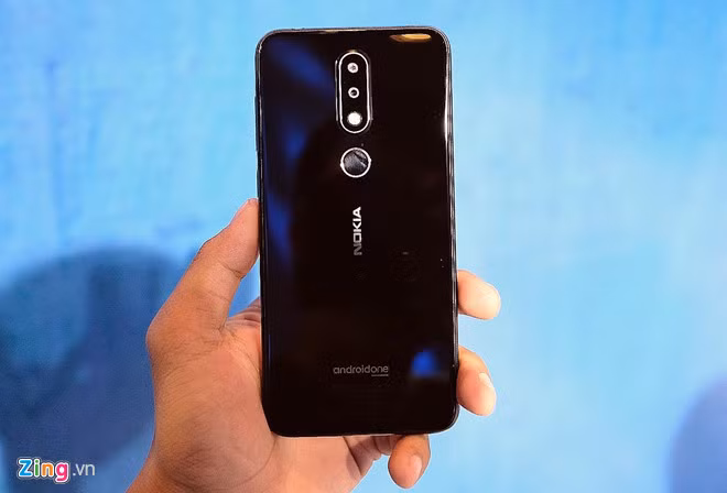 Nokia 6.1 Plus chính hãng đang được giảm 1,1 triệu đồng còn 4,9 triệu đồng. Chương trình áp dụng tại một số hệ thống nhất định. Máy có màn hình 5,8 inch Full HD, chip Snapdragon 636, RAM 4 GB và bộ nhớ trong 64 GB. Model này nằm trong dự án Android One, vì thế máy sẽ được cập nhật những phiên bản Android mới nhất.