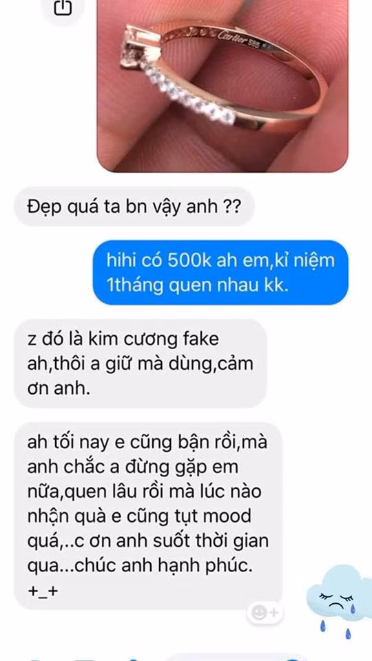 Khi nghe thấy giá tiền của chiếc nhẫn không như ý, cô nàng lập tức phản ứng. Cho rằng giá 500.000 đồng chỉ mua được kim cương giả. Bên cạnh đó cũng hủy luôn cuộc hẹn buổi tối với chàng trai. Nặng nề hơn là lời chia tay đầy quả quyết.