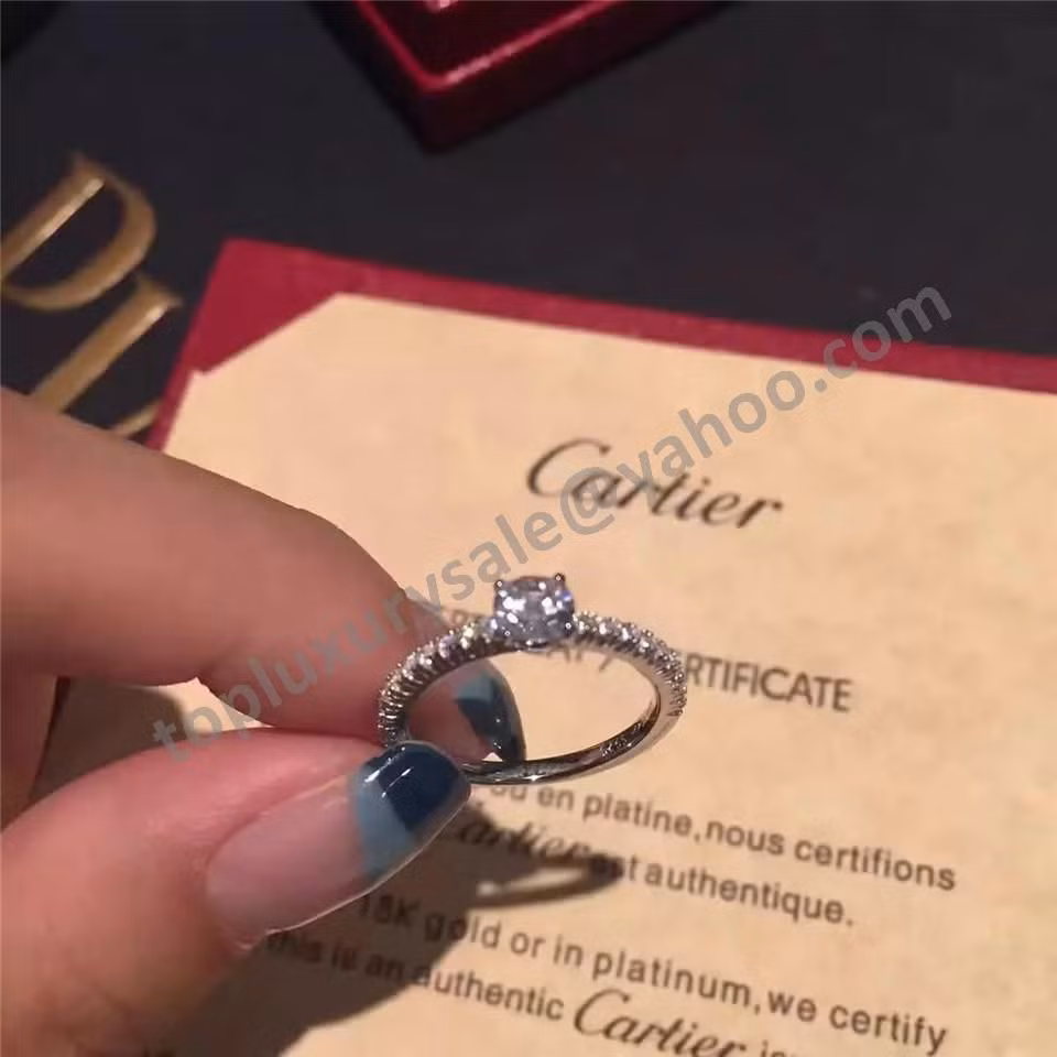 Được biết, chàng trai đáng thương đó tên là T. hiện sinh sống ở Đắk Lắk và làm tự do. T. năm nay 27 tuổi và yêu cô gái tên N. mới được 1 tháng nay.