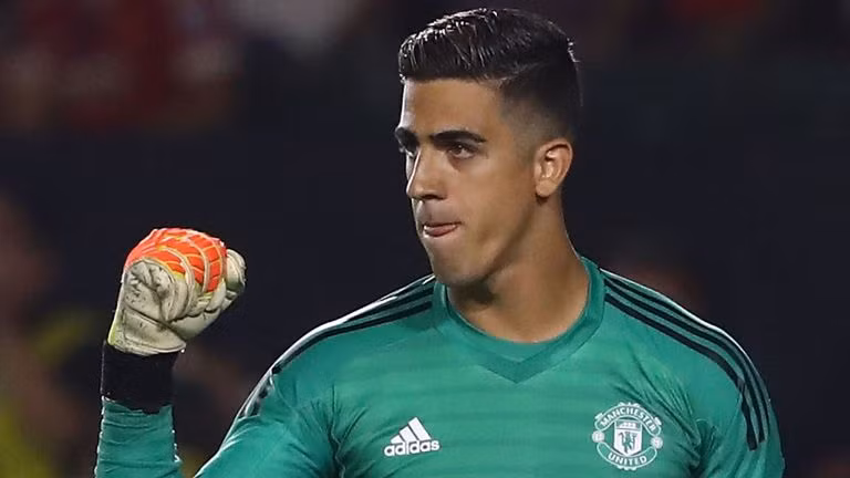 Pereira và Aidan Barlow là 2 cái tên rời MU để tìm đến bến đỗ mới mong thành công hơn bởi cả 2 đều không có cửa cạnh tranh lên đội 1.