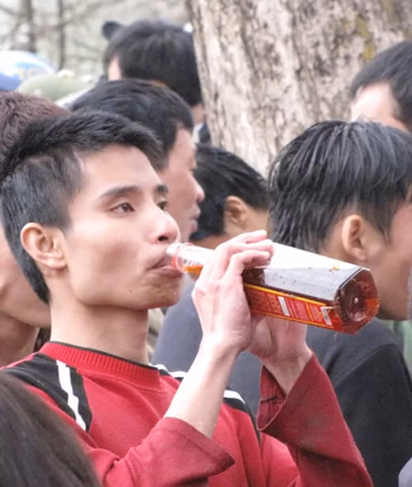 Nước mắm đã trở thành nước giải khát với những "thợ lặn" chuyên nghiệp.