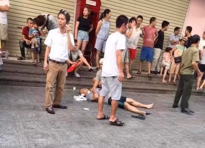 No lon o quan nuoc chung cu Linh Dam khien nhieu nguoi bi thuong
