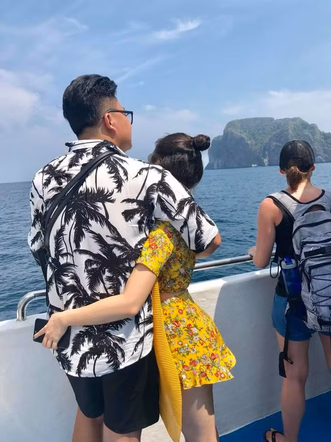 Với Vân Navy, đây chính là người đàn ông mà cô tự hào, là người chồng mà cô tin là nơi bình yên nhất.