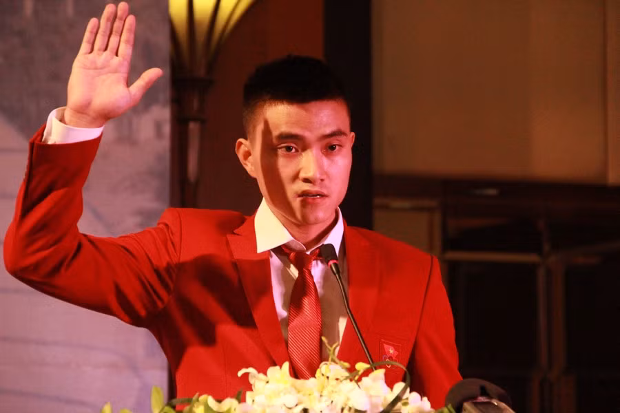 Chưa dừng lại đó, ít tháng sau, chàng trai sinh năm 1992 này lại tiếp tục giành HCV tại giải trẻ châu Á để làm bước đệm hướng tới tấm vé đi Brazil để dự kỳ thế vận hội mùa hè lần thứ 31.