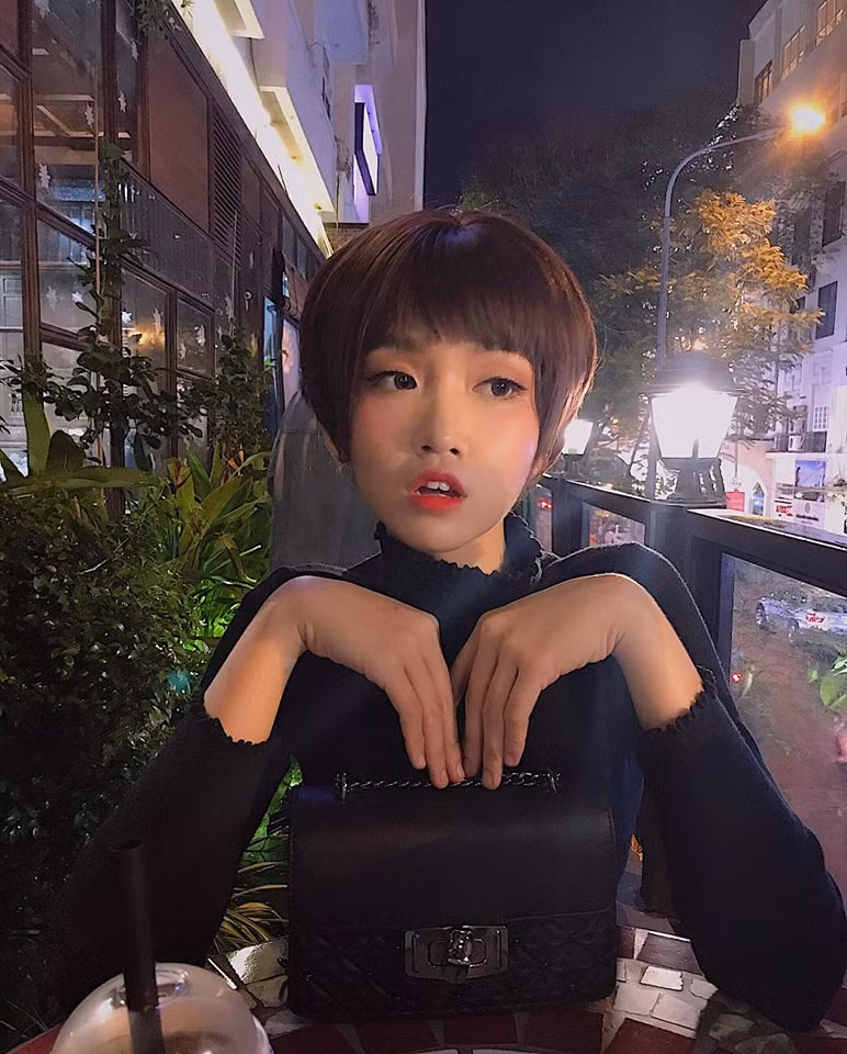Thậm chí suốt 4 năm nay, bố Nhật Hà đã không nói chuyện với con mình một câu nào, chỉ bởi ông vẫn chưa thể chấp nhận cậu con trai của mình là con gái.