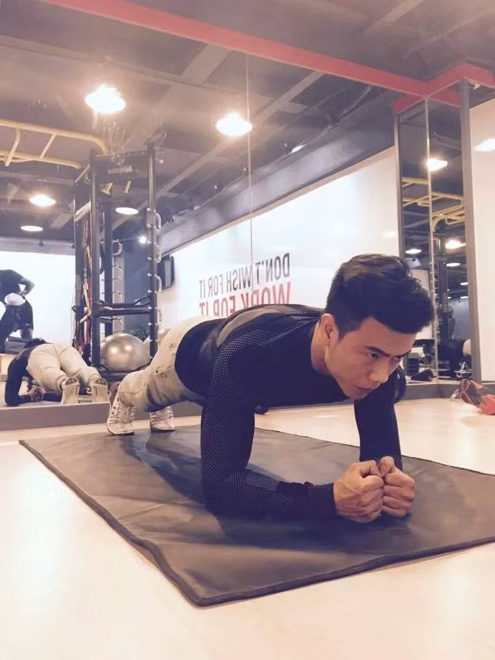 Câu nói được Tiến Huy hay động viên các học sinh của mình đó là: "tập luyện thể dục thể thao là tốt cho bản thân mình, nếu không yêu được bản thân mình trước thì làm sao yêu được những thứ khác".