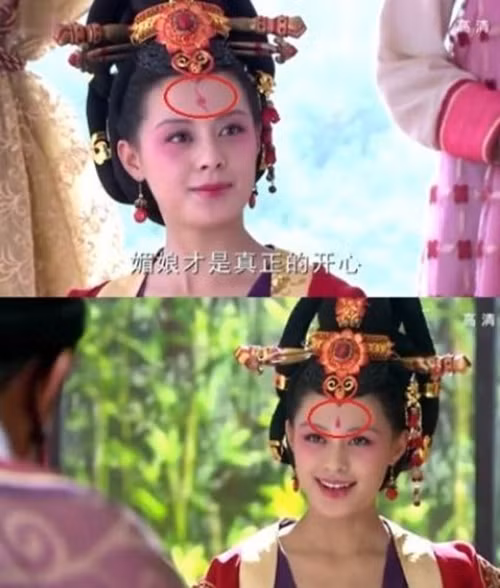 Dương Dương trong cảnh quay phim “Yêu em từ cái nhìn đầu tiên” có vài giọt nước rơi rớt trên bả vai áo. Tuy nhiên, ở cảnh quay sau, phần áo của mỹ nam này lại khô ráo lạ thường.