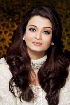 Năm 2004 Aishwarya đóng vai chính trong bộ phim tiếng Anh đầu tiên của cô là Bride &amp; Prejudice (2004). Cô cũng trở thành người phụ nữ Ấn Độ đầu tiên có tượng sáp tại bảo tàng sáp nổi tiếng thế giới Madame Tussaud ở London.