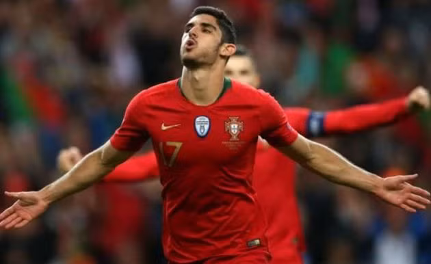 Theo báo cáo mới nhất từ ICFootballNews, Chelsea được cho là đã gửi lời đề nghị đầu tiên lên đến 62 triệu Euro dành cho trường hợp của Goncalo Guedes từ Valencia