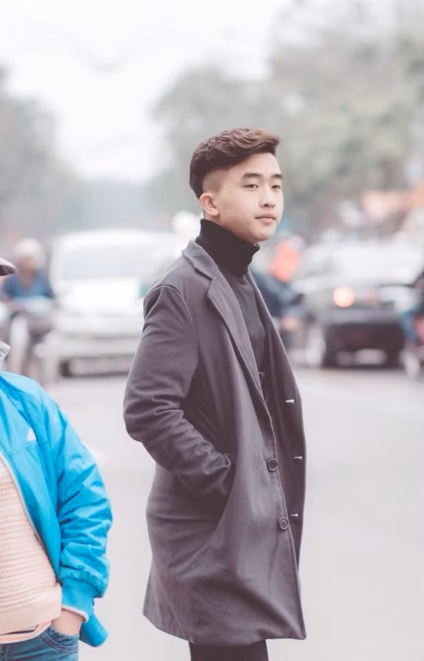 Sinh ra ở Thừa Thiên Huế, năm 11 tuổi, Danh Trung nằm trong số 5 cầu thủ trẻ năng khiếu xuất sắc nhất cố đô được chọn ra trung tâm đào tạo Viettel.