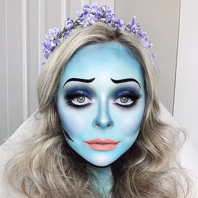Ngoài hướng dẫn trang điểm hàng ngày,Haley Wight thường đăng clip hóa trang theo phong cách Halloween. Trong dịp Halloween năm ngoái, video hóa trang thành cô gái không đầu của cô đã thu hút hơn 3 triệu view.