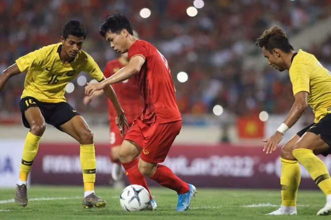 Song Hai phoi hop lap sieu pham, Viet Nam thang Malaysia tai vong loai World Cup 2022-Hinh-3