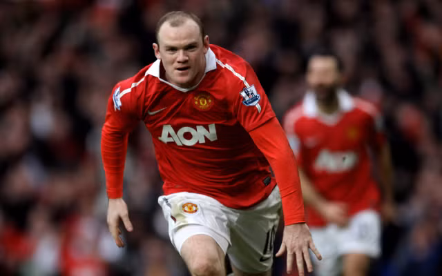 Wayne Rooney đã có bàn thắng thứ 50 của mình vào ngày 9/12/2006 trong trận Derby thành Manchester. Khi đó tiền đạo của Man United mới có 21 tuổi 1 tháng và 15 ngày.