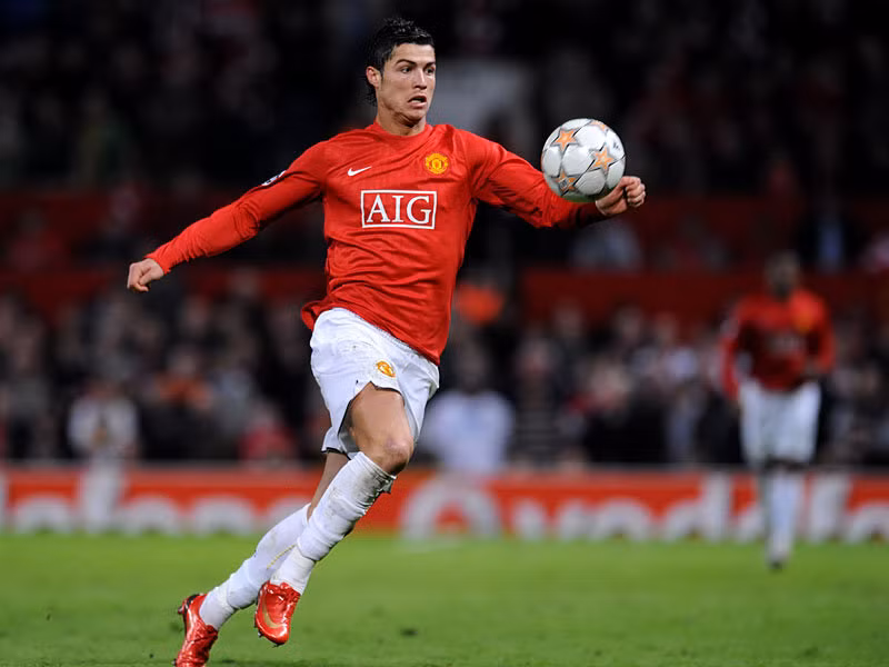 Chính cú hat-trick vào lưới Newcastle ngày 12/1/2008 đã giúp CR7 cán mốc 50 bàn thắng tại giải Ngoại hạng Anh. Điều đáng nói thêm đó là phải cần tới 147 trận thì Cris Ronaldo mới làm được điều này trong màu áo của Man United.