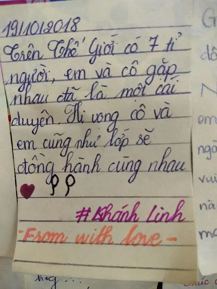 Nickname Bình Nguyên chia sẻ: "Các em giờ cao thủ quá và khoảng cách giữa giáo viên và học sinh không còn như xưa nữa. Ngày trước học sinh nhìn thấy giáo viên như nhìn thấy cọp nhưng giờ mọi thứ dường như được xóa bỏ. Các thầy cô giờ đúng như bạn và rất gần gũi với học trò".
