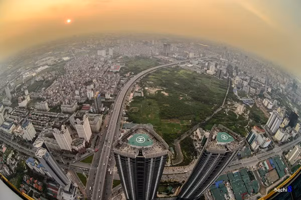Một góc Hà Nội khi ánh nắng dần tắt để nhường chỗ cho bầu trời đêm.