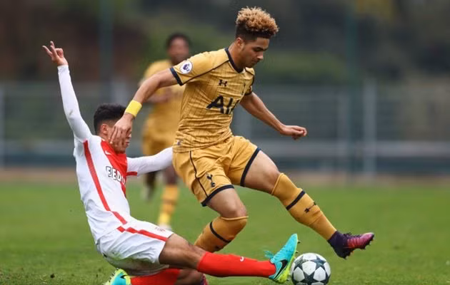 Tiền vệ Keanan Bennetts của Tottenhamđang có ý định gia nhập Bundesliga để phát triển sự nghiệp và điểm đến rất có thể sẽ là Borussia Monchengladbach.