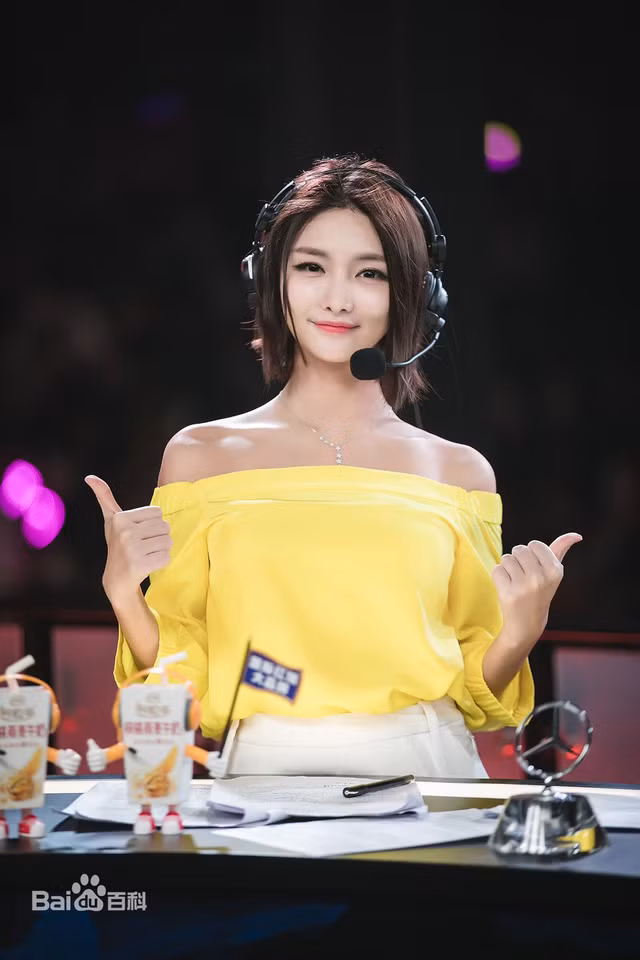 Từ hơn 10 năm trước nữ streamer tên Miss đã trở nên vô cùng nổi tiếng trong giới game thủ khi giành chức quán quân team nữ giải Warcraft III và ít lâu sau là quán quân nữ vương giải StarCraft II ZOWIE DIVINA.