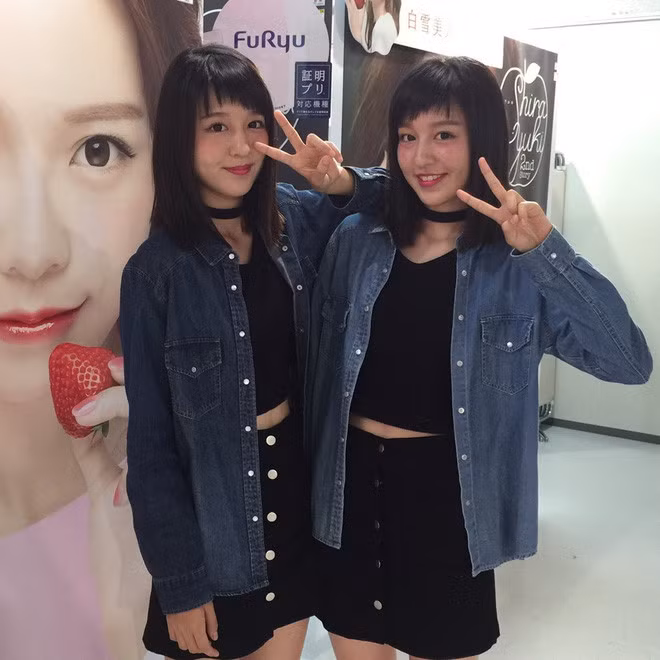 Càng lớn hai chị em song sinh Ichino Rika và Ichino Riko càng xinh và thể hiện được tài năng của mình qua những clip cover và mới đây là trào lưu Tiktok.