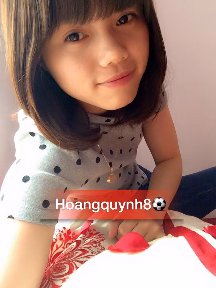 Hoàng Quỳnh được xem là hot girl trong làng bóng đá nữ Việt Nam. Nữ cầu thủ này có rất nhiều fan hâm mộ trên trang cá nhân của mình. Ảnh: FBNV.
