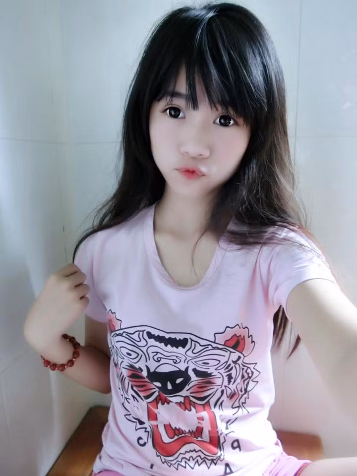 Cô gái xinh đẹp 10X đó có tên là Phạm Thị Mai Thanh Hảo, sinh năm 2001, hiện đang học tại trường THCS trên địa bàn tỉnh Đồng Nai.