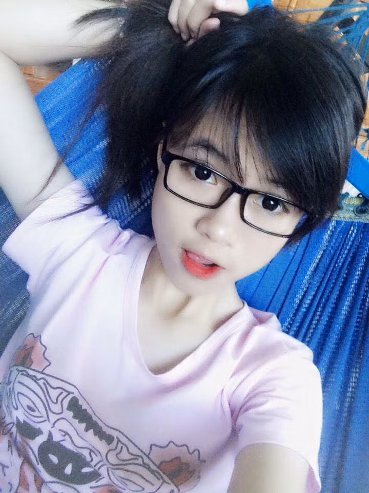 Ngay từ nhỏ, Thanh Hảo đã vô cùng đam mê được làm mẫu ảnh. Cô bạn thích được chụp hình nhưng khi ấy vì hạn chế về ngoại hình nên Hảo chỉ biết bỏ ngỏ sở thích.