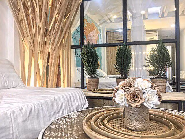 Đặc biệt với tầng thượng của phòng Penhouse có thể đảm bảo cho nhóm bạn 4-6 người đến ở, đọc sách, tắm nắng hay làm tiệc BBQ.