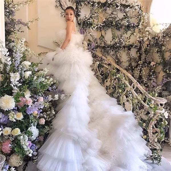 Đám cưới triệu đô được nhắc tới đó là của nữ blogger xinh đẹp có tên Fei. Đây là một bữa tiệc được tổ chức 3 ngày liên tiếp tại khu nghỉ dưỡng sang trọng nhất Capri (Italia).