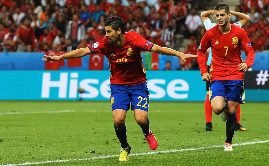 Nolito là người kiến tạo cho Morata ghi bàn vào lưới Thổ Nhĩ Kỳ, sau đó trực tiếp lập công cho Tây Ban Nha. Nolito xóa đi sự hoài nghi của người hâm mộ và khẳng định xứng đáng được HLV Del Bosque tin tưởng.