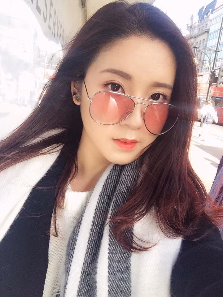 Xinh đẹp, tài năng và luôn năng động trong các hoạt động nghệ thuật, cựu hot girl trường Amsterdam là minh chứng bằng xương bằng thịt cho "con nhà người ta" trong truyền thuyết mà dân mạng Việt hay nói với nhau. Ảnh sử dụng trong bài: FBNV.