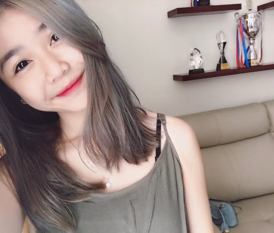 Mới đây, hình ảnh trẻ trung, đáng yêu của một nữ sinh lớp 8 được lan truyền rất nhanh sau khi clip cô nàng này đăng tải clip thể hiện màn hát nhép vô cùng điêu luyện.