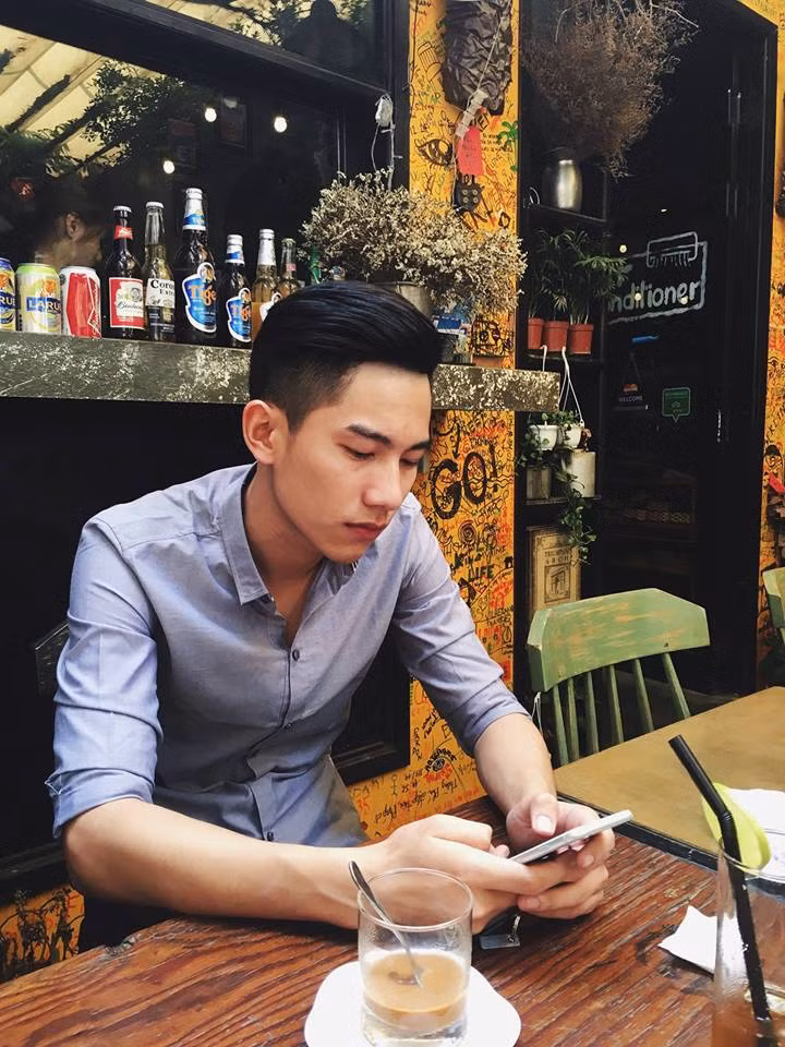 Sở hữu gương mặt ưa nhìn với những nét điển trai rõ rệt, thân hình săn chắc và nước da trắng, Xuân Thức đã đánh gục trái tim của các cư dân mạng đặc biệt là các fan nữ ngay sau khi ngắm nhìn từng bức ảnh của anh chàng này.