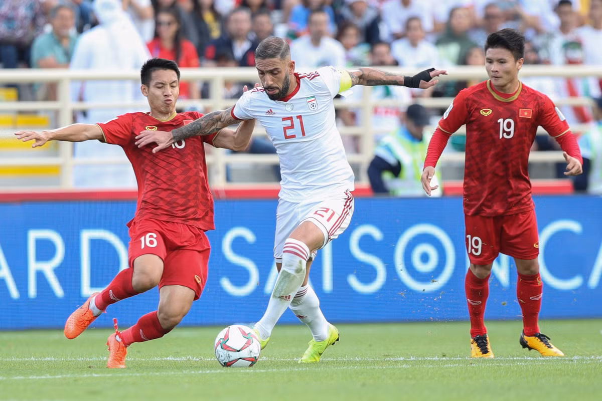 Asian Cup 2019 có VAR và Việt Nam là những người đầu tiên được trải nghiệm ứng dụng này tại giải đấu. Lịch sử đã được tạo ra và trong đó có tên tuyển Việt Nam.