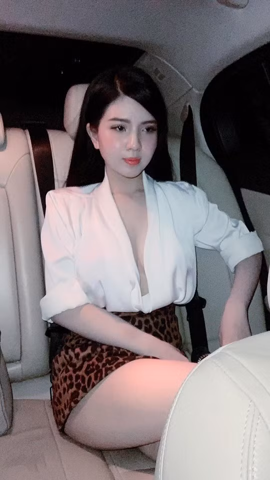 Bức ảnh được phát tán với nội dung sai lệch khiến Thanh Thảo nhận được một số bình luận tiêu cực và cả khiếm nhã. Nhiều người đặc biệt chú ý vào những bức ảnh mà cô bạn này bị đánh giá là ăn mặc hở hang.