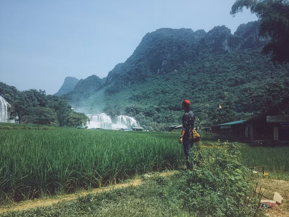 Thêm nữa cũng vào thời gian này, thác Bản Dốc cực đẹp bởi nếu đi các mùa khác thì mùa thì lại ít nước quá, mùa thì lại nhiều quá, không đẹp, mà nước lại không trong xanh.