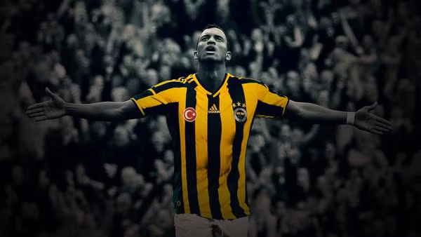 Luis Nani (Fenerbahce - 17/11/1986): Nani là cầu thủ điển hình cho ngôi sao cung Bọ Cạp, khi sở hữu tính cách mạnh mẽ và sáng suốt. Nhưng mùa giải vừa qua, cầu thủ người Bồ Đào Nha này không còn nằm trong kế hoạch của HLV Luis Van Gaal nữa nên đã phải rời Man United để tới bến đỗ mới là CLB Fenerbahce.