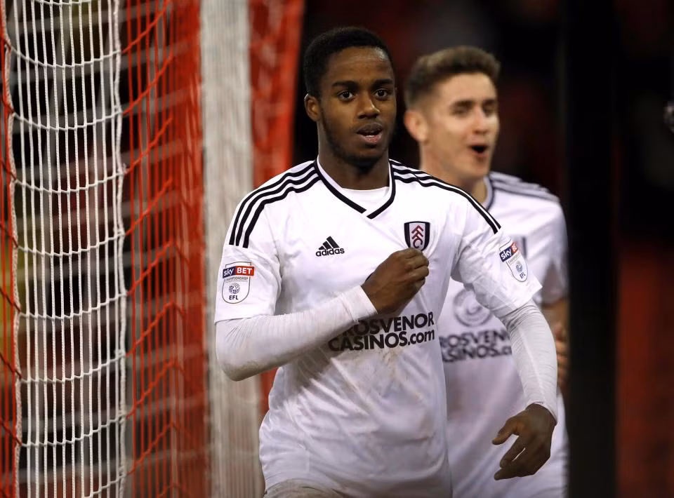 Mourinho muốn M.U sớm đầu tư vào Sessegnon trước khi mức giá chuyển nhượng có thể tăng vọt. Ở tuổi 17, cầu thủ của Fulham này được ví như Gareth Bale mới vì có lối đá đầy tốc độ và kèo trái khá "ngon".