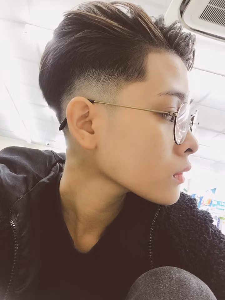 Chia sẻ với bạn bè cũng như người thân về quyết định cắt tóc như con trai của mình, diễn viên 9X người Sài Gòn này nói rằng trước để tóc dài là do tính chất công việc là làm mẫu ảnh và gia đình cô khá truyền thống nếu bắt buộc phải nuôi tóc dài. Nhưng tính cách mạnh mẽ trong con người của Phương Quỳnh không hợp với mái tóc dài và bản thân cô bạn này cảm thấy cực kì khó chịu khi với mái tóc này nên đã quyết định xuống tóc.